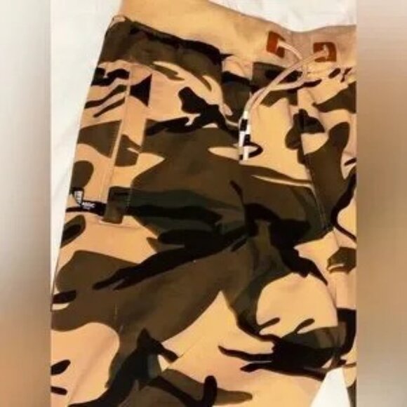 Brand new shorts nwot French brand imported fits 32-36 waists rare! desert camo - Picture 5 of 8